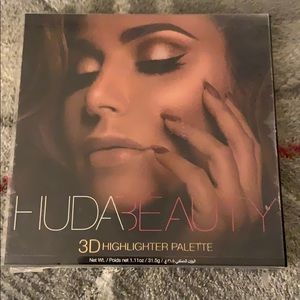 Jura beauty 3D highlighter palette
